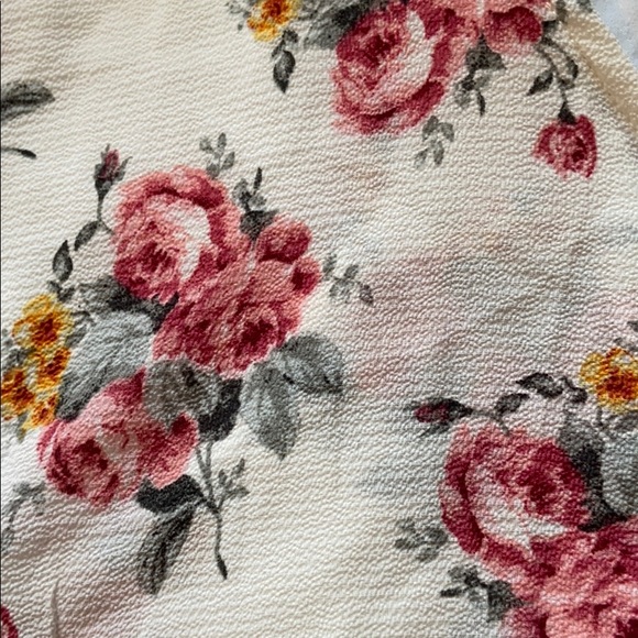 ✨2 for 15✨ Floral print tank top size medium! - Picture 3 of 5